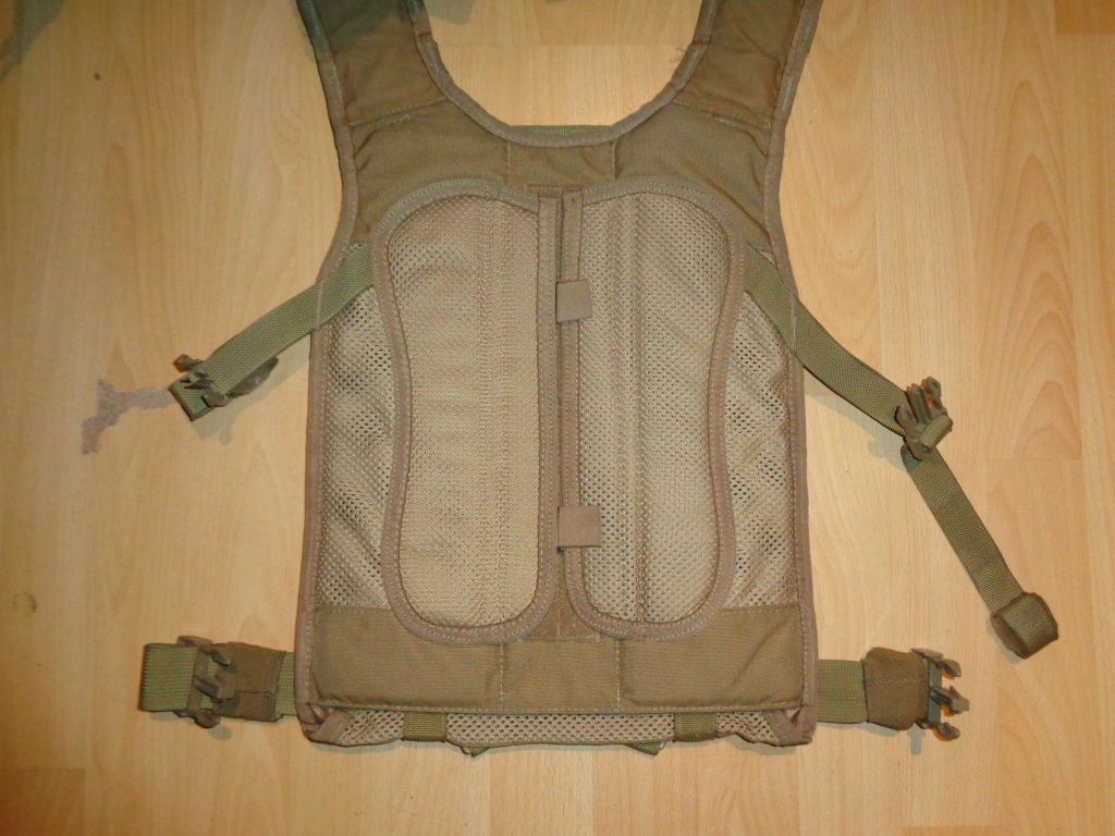 Dutch uniform and body armor as used in Mali, Fibrotex Fightex and Profile Equipment Moral SF, and more related gear (Profile, Diamondback) Dsc08212