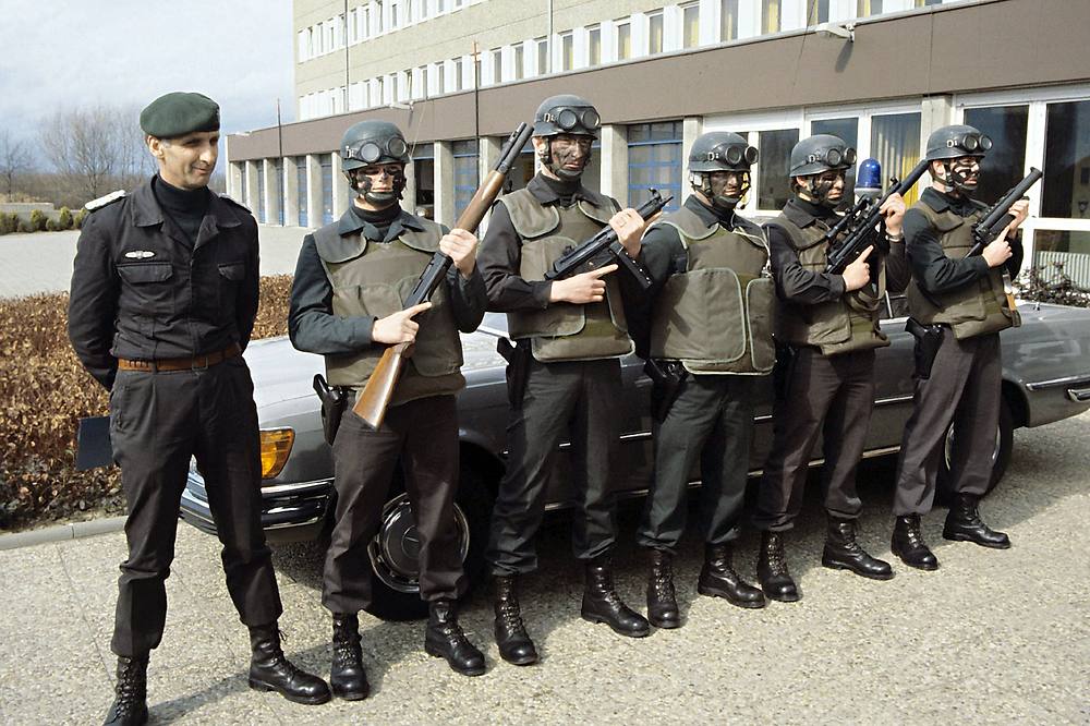 British (German contract) Bristol body armor (refpics wanted) Gsg91910
