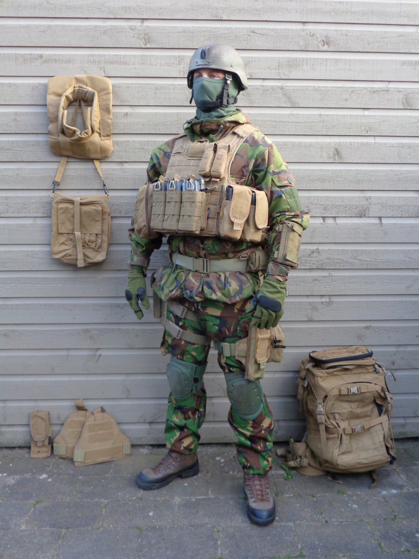 Dutch army loadout displays (cold war era) - Page 5 Nederl90