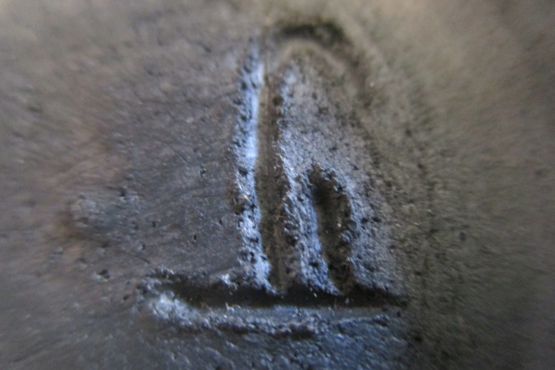 coupe ceramique noir mat  raku signature à identifier Forum_24