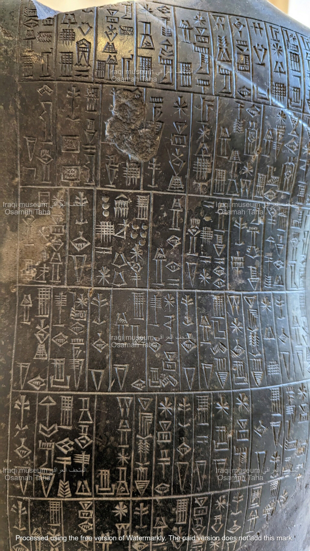 الكتابات المسمارية السومرية منقوشة على ظهر تمثال للملك كوديا 1----445