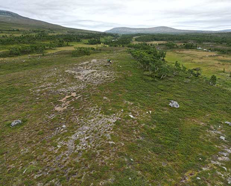 أول مقبرة لامرأة من الفايكنج تم اكتشافها بالصدفة في جبل في السويد 1----529