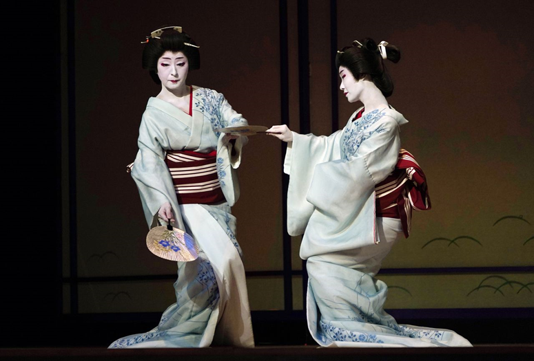 Geisha : gardiennes traditionnelles de la danse et de la musique au Japon 1----771