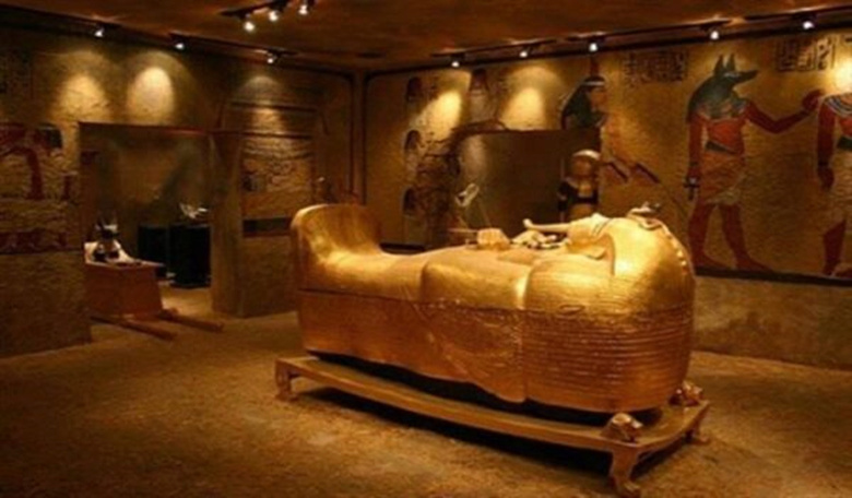 مقبرة توت عنخ آمون..تعرف على حقيقة لعنة الفرعون الشاب وكنوزه الغامضة 1----z44