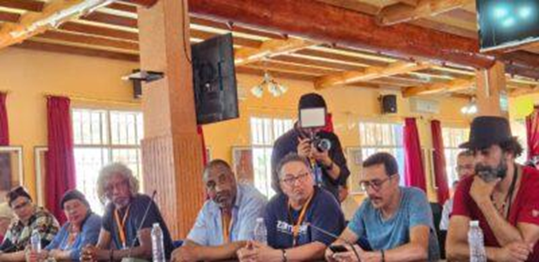 Les organisateurs de "Tafsout" passent en revue le programme du festival lors d'une conférence de presse à Tafraout 1---339