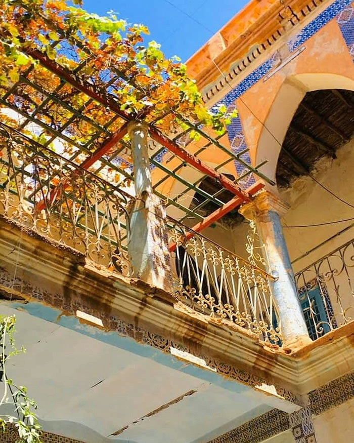 Avec un style architectural andalou impressionnant… Découvrez ce bâtiment historique unique dans la ville de Laghouat 1---61