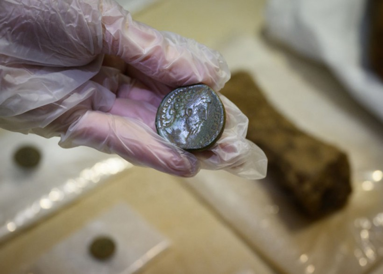 Deux pièces d'argent datant de l'Empire romain ont été trouvées sur une île isolée 1--1379