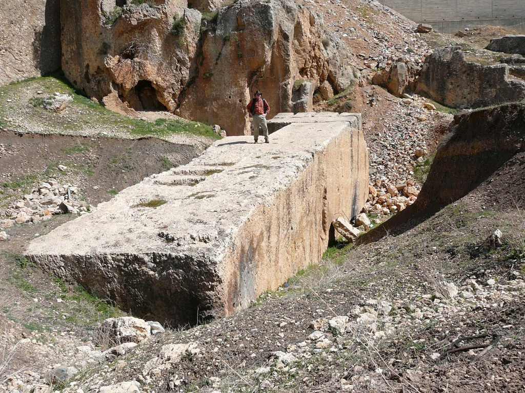  صخور بعلبك الأثرية، أكبر الصخور المنحوتة في تاريخ الإنسان 1--16