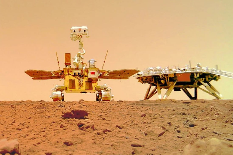 Trouver le vaisseau spatial chinois "endormi" sur Mars  1--358
