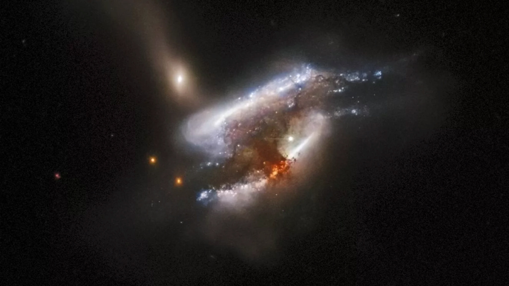 !Une découverte exceptionnelle : une galaxie rare avec trois trous noirs conduit les astronomes vers les objets les plus massifs de l'univers  1--391