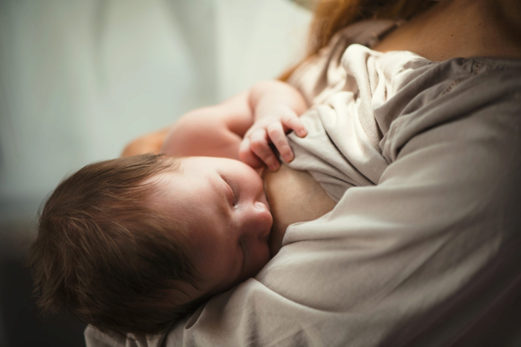 ?Pourquoi les hommes sont-ils obsédés par les seins des femmes  1--855