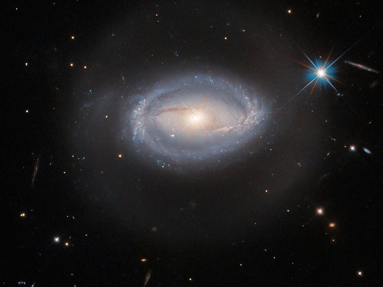 اكتشف علماء الفلك مجرة آكلة لحوم البشر ذات شهية شرهة 1-1071