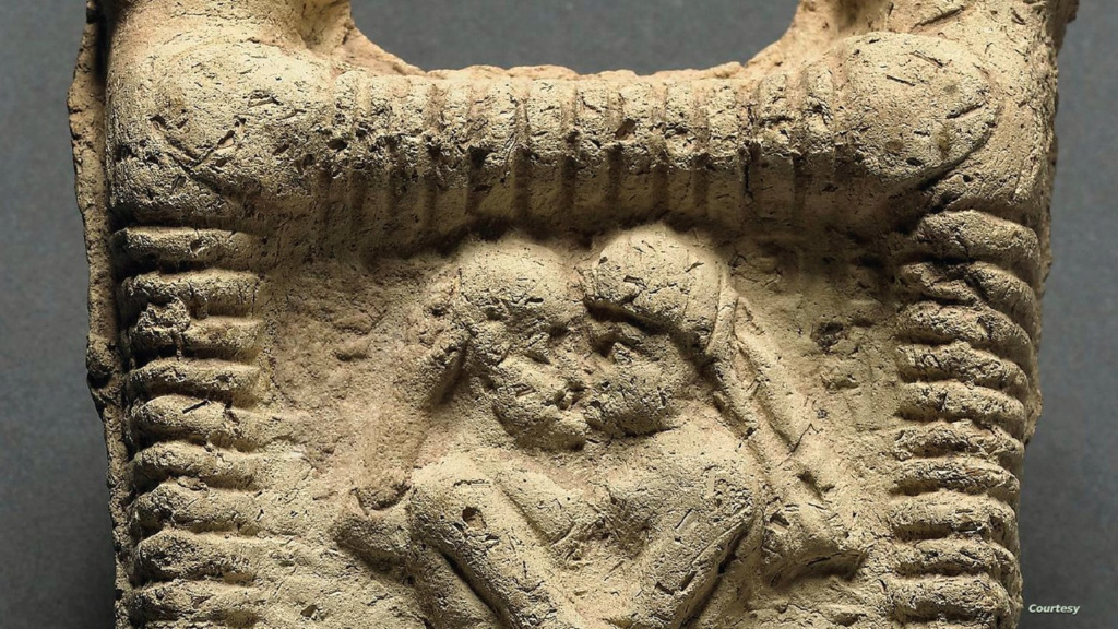 دراسة: البشر بدأوا التقبيل الرومانسي قبل 4500 سنة على الأقل 1-1351