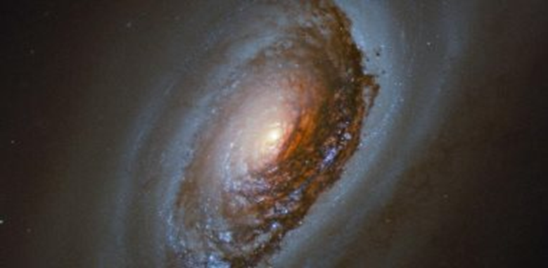 العلماء يحلون أخيرا لغز مجرة “عين الشر” 1-1411