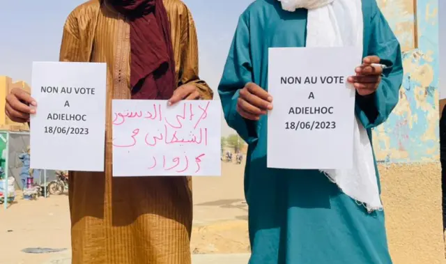 كيدال : إحتجاجات شعبية في اجلهوك ضد ” الاستفتاء للدستور الشيطاني ” في مالي 1-1536