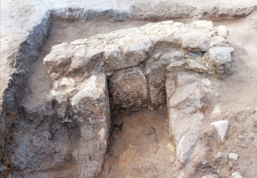 Larache. The discovery of a historical burial dating back to the Moorish era before the Roman occupation 1-177