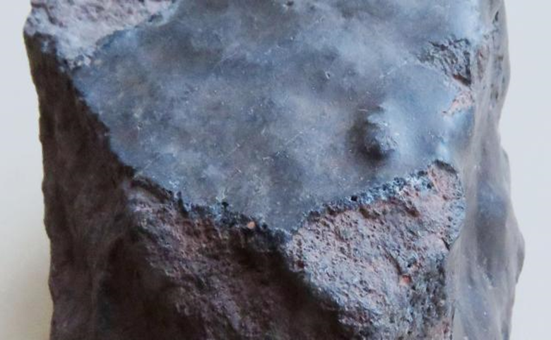 Les chercheurs spéculent qu'une roche éjectée de la terre pourrait avoir "rebondi" vers elle sous forme de météorite 1-1851