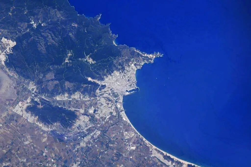 رائدة فضاء إيطالية تنشر صورا رائعة للجزائر من الفضاء 1-21