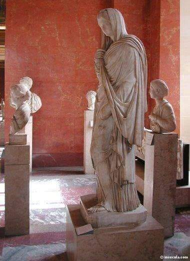التمثال الليبي المعروض في متحف اللوفر) 1-2599