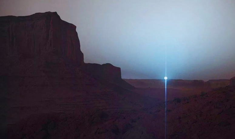 La NASA publie une photo d'un coucher de soleil bleu sur Mars 1-2666