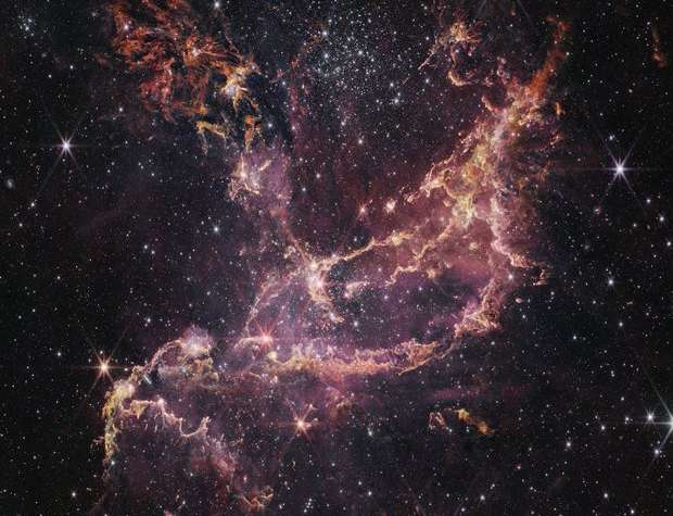 The James Webb Telescope has captured an amazing image that could shed light on the early stages of life in the universe 1-523