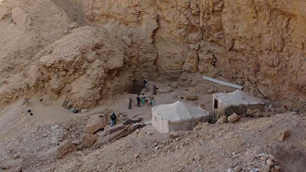 اكتشاف مقبرة ملكية فرعونية جديدة في البر الغربي بالأقصر جنوب مصر 1-818