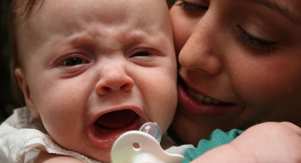 7 أسباب لبكاء الطفل وكيفية تهدئته 11010