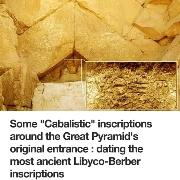Anciennes inscriptions berbères Libo au-dessus de l'entrée de la Grande Pyramide de Gizeh 11311