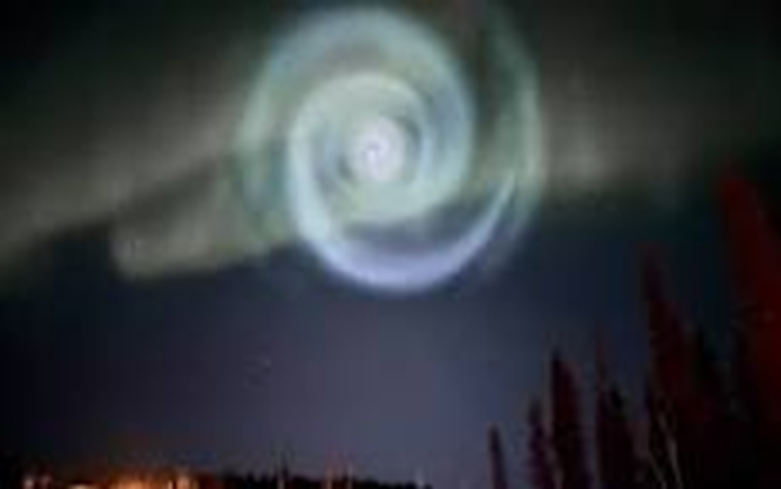 لوحظ حلزوني أزرق مذهل في سماء ألاسكا 11832