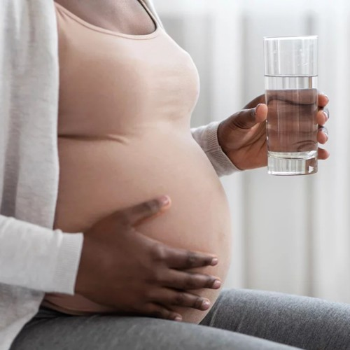 ?How much water should a pregnant woman drink 11868