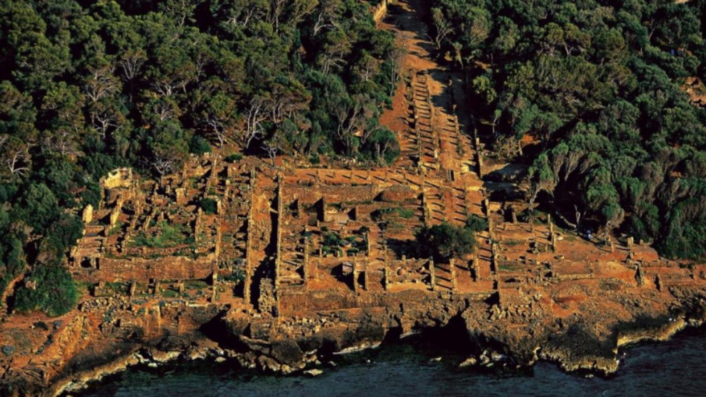 اكتشاف موقع أثري هام غربي الجزائر 11922