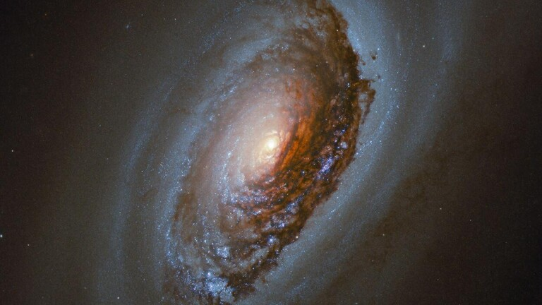 Scientists finally solve the mystery of the “evil eye” galaxy 12002