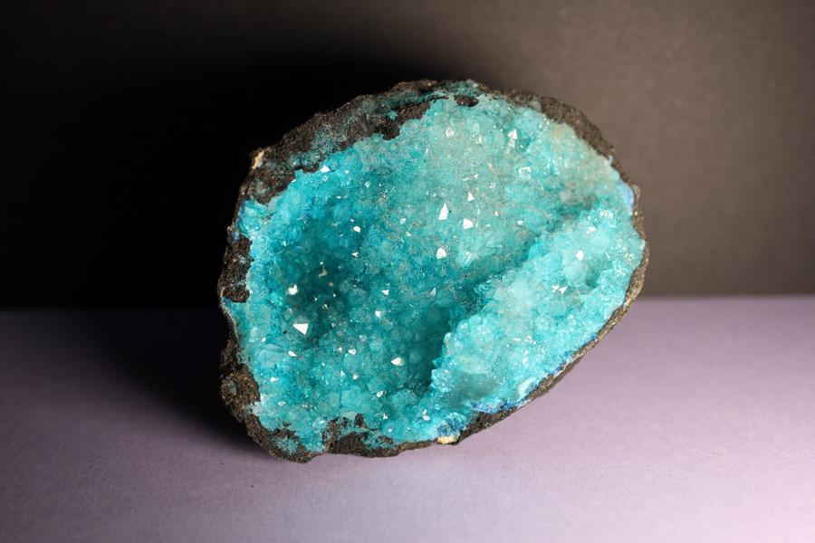 اكتشاف معدن الإيتريوم الصخري النادر جدا 12031