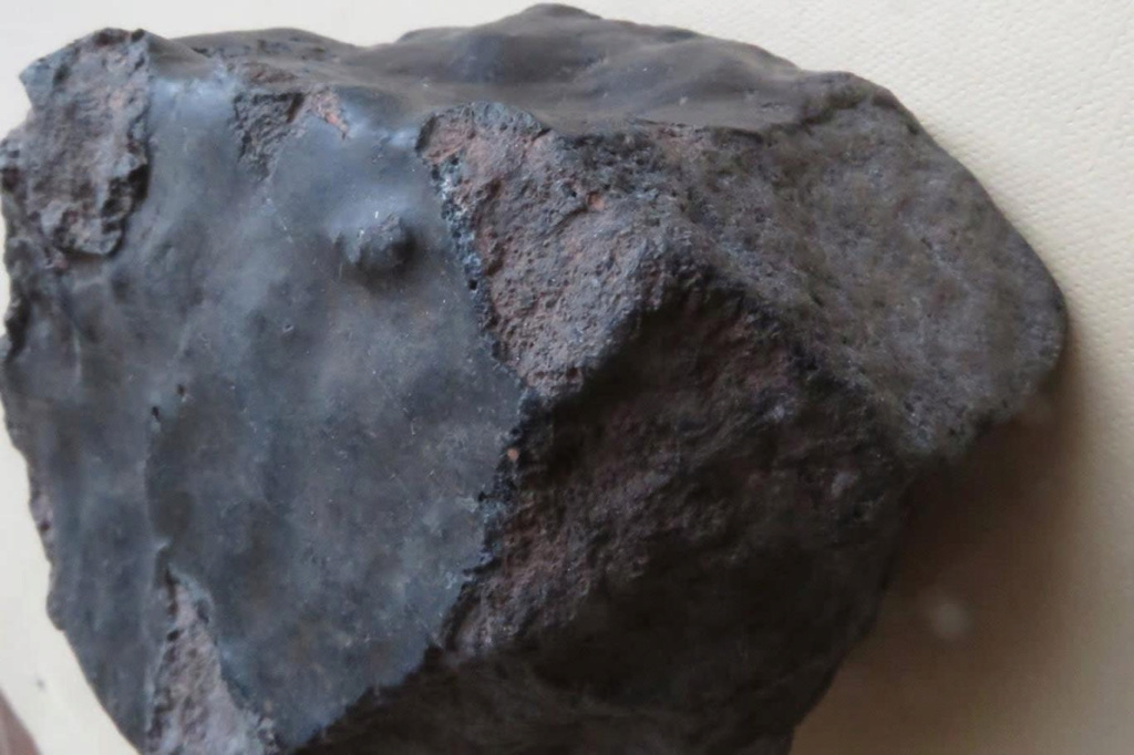 Les chercheurs spéculent qu'une roche éjectée de la terre pourrait avoir "rebondi" vers elle sous forme de météorite 12234