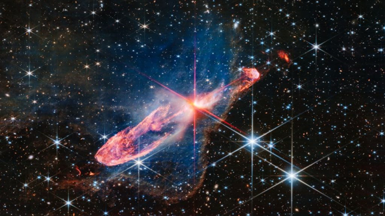 تلسكوب جيمس ويب الفضائي يكشف عن "علامة استفهام مجرية" غامضة 12289
