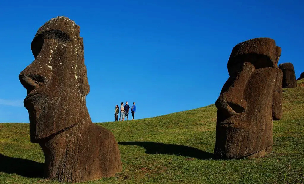?Les statues moai ont-elles un corps  1895