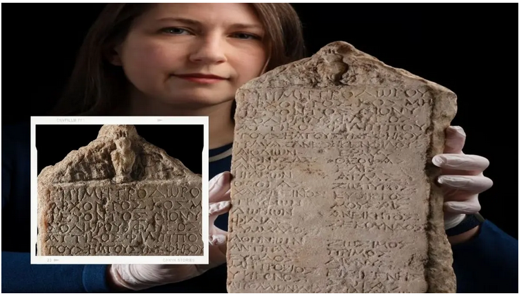  ! La découverte d'une inscription grecque vieille de plus de 2000 ans s'avère être le plus ancien "annuaire" 2442