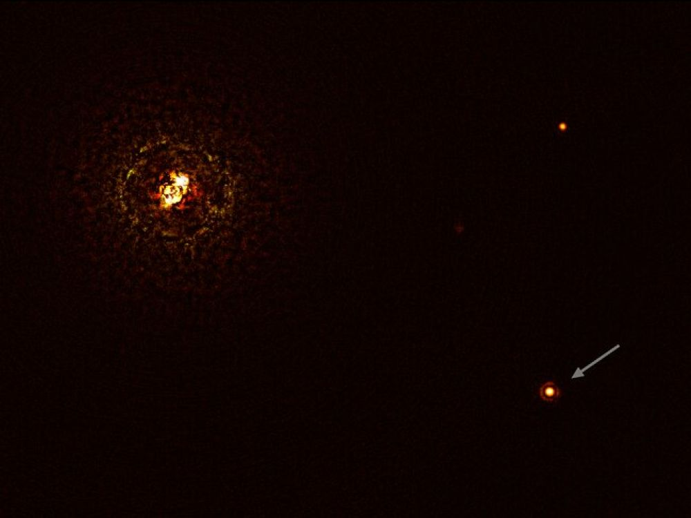 ملفوف بنظام نجمي غريب.. اكتشاف أول كوكب خارج المجموعة الشمسية يدور حول 3 نجوم 4151