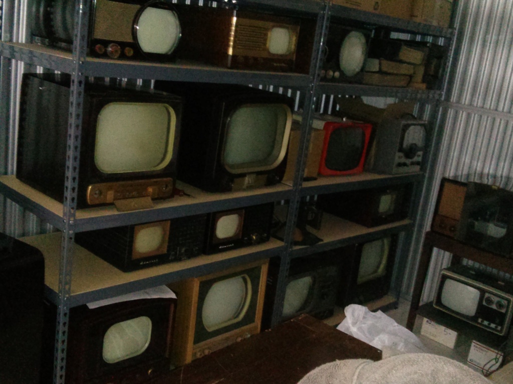Téloches.... Vintage televisions - 1940s 1950s and 1960s tv - Page 4 41940910