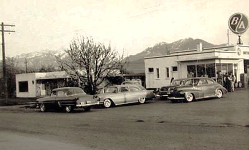 custom cars in the street - in situation ( vintage pics 1950's & 1960's)  - Page 7 42026110
