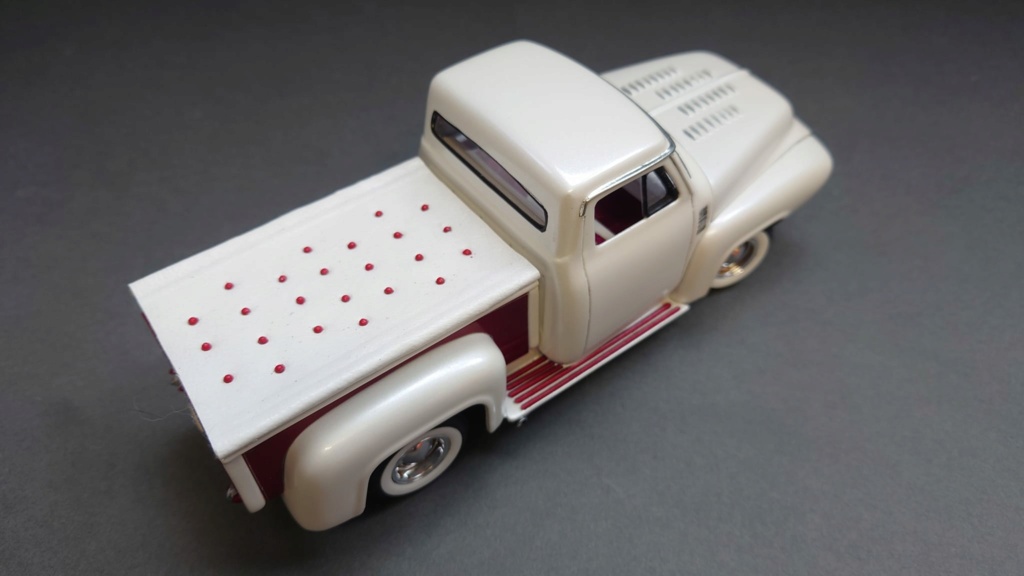 John Bailey  - Otto Rhodes Mountain Pearl Ford F-100, using the Monogram 1/24 kit as the base model 42032010