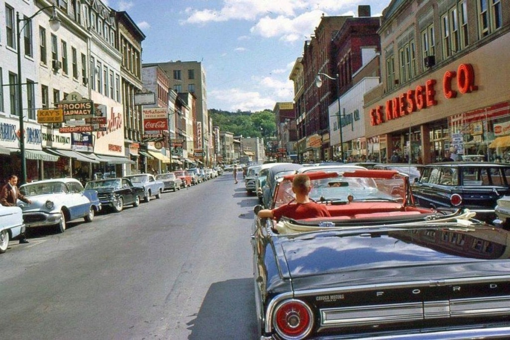 Rues fifties et sixties avec autos - 1950's & 1960's streets with cars - Page 7 Ithaca10