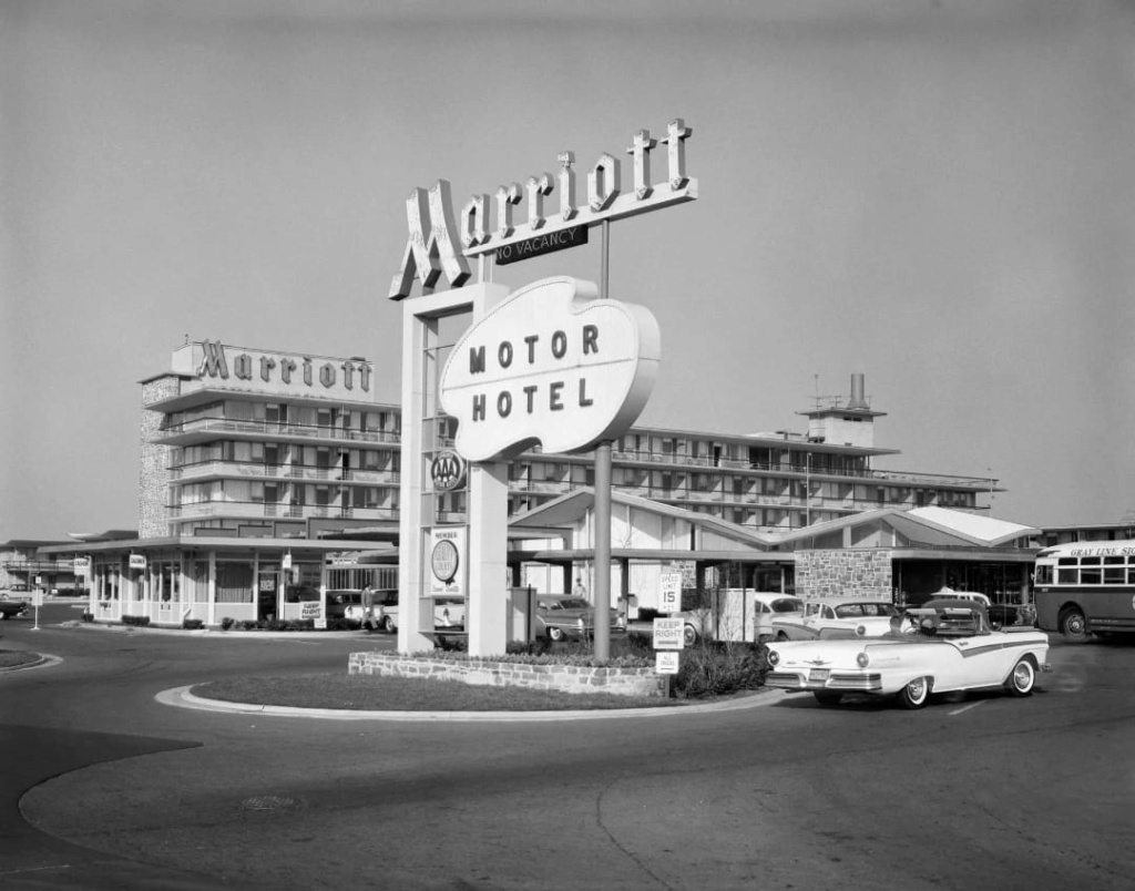 Motels - Hôtels 1940's - 1960's - Page 4 Marrio10