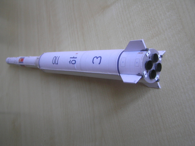 Lanceurs spatiaux: 16 : Delta IV 5M-4, 1/100, papier. P6010011
