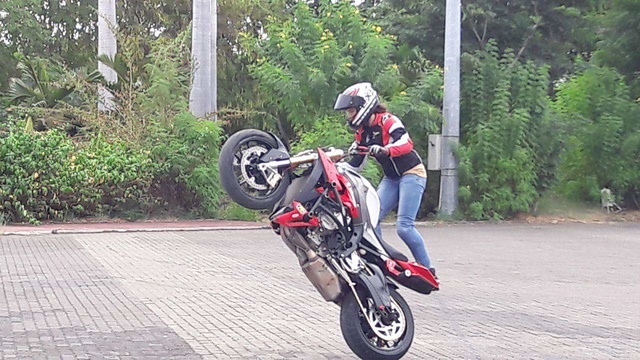 Motopiste et du Stunt à la Réunion ! Receiv56