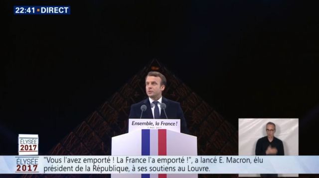 L'œil qui voit tout; tous les symboles des Illuminatis dans les médias - Page 4 Macron10