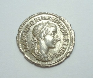 Denier de Gordien interpellant Denier10
