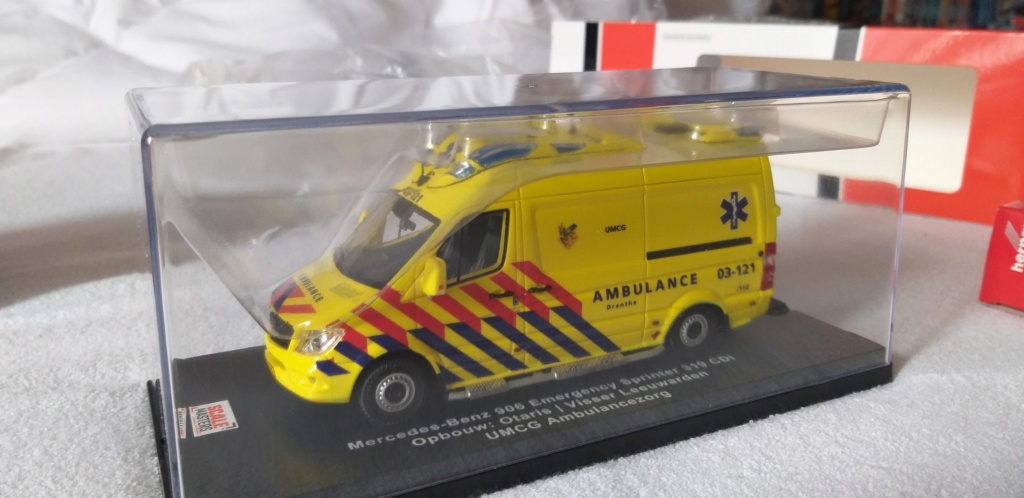 Ambulances néerlandaises au 1/43ème 20190414