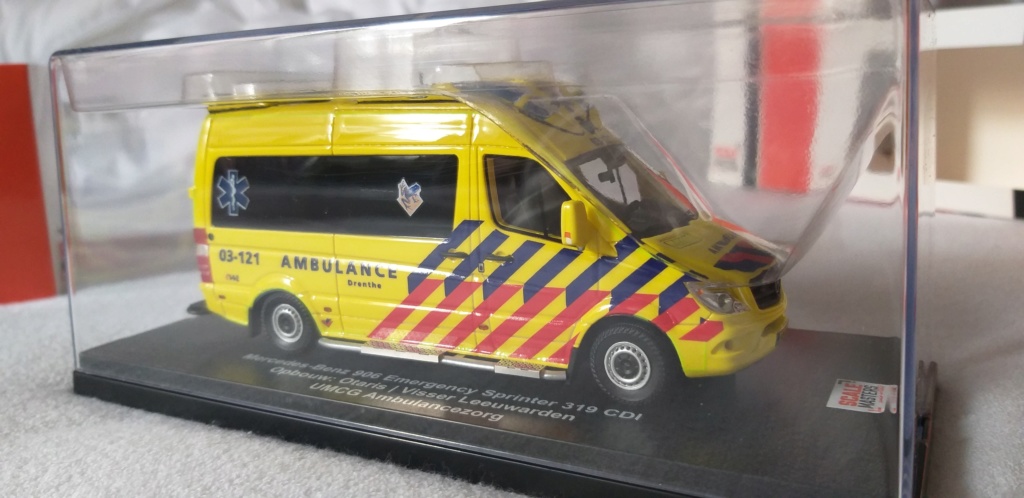 Ambulances néerlandaises au 1/43ème 20190415