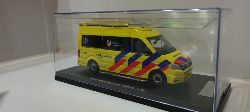 Ambulances néerlandaises au 1/43ème 20220314